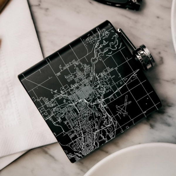 Cedar Falls - Iowa Map Hip Flask in Matte Black